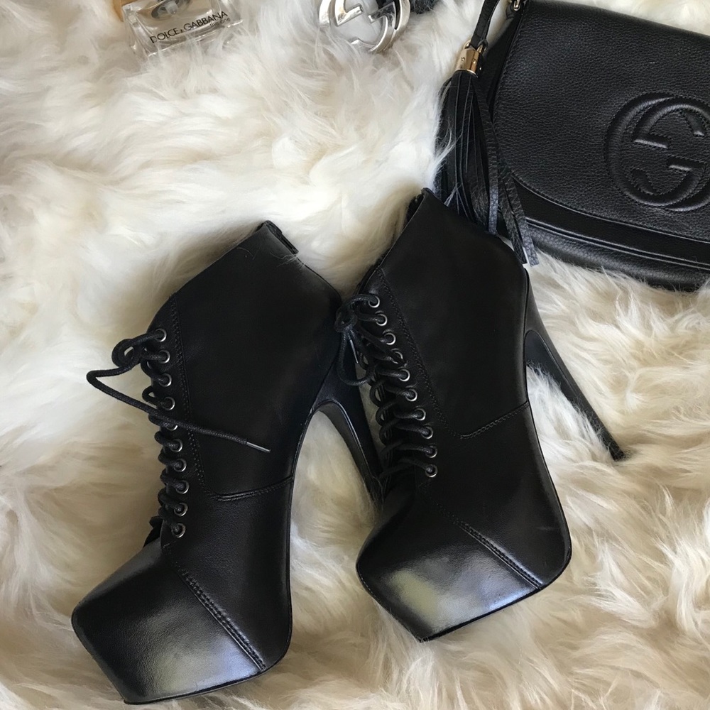 Steve Madden Black leather Secretve ankle boot